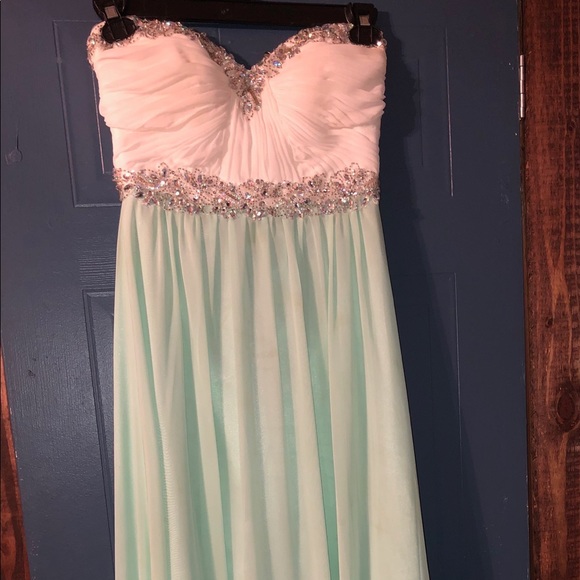 STUNNING gown - Picture 8 of 8